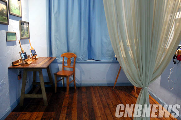 전시장 한쪽엔 반 고흐의 작업실을 재현한 듯한 전시 공간도 마련됐다. 이 공간에선 첨단 기기를 활용한 움직이는 그림을 볼 수 있다.(사진=김금영 기자)