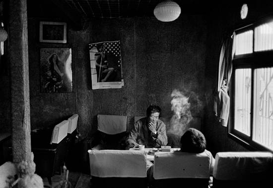 권태균, ‘다방의 오후 - 경남 김해 1982년 2월’. 사진 = 스페이스22