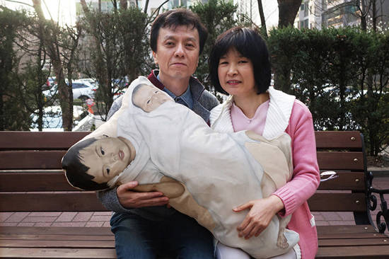 김현호, ‘소환프로젝트 - 정우미’. 디지털 프린트, 50.8 x 76.2cm. 2015. 사진 = 닷라인TV