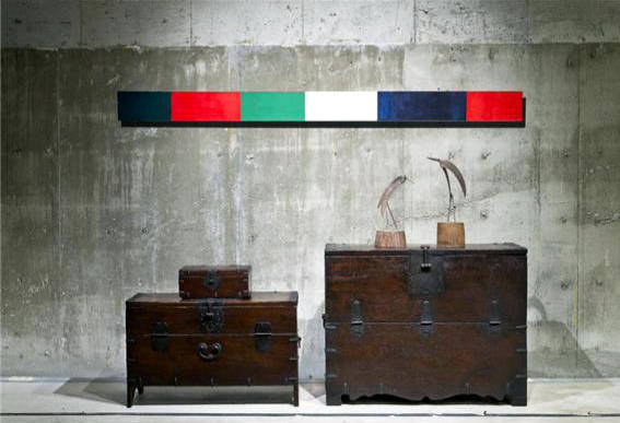 서울옥션 '제12회 eBID NOW'에 출품되는 한국 전통 고가구, 조각품, 회화로 연출한 홈 아트 인테리어.(사진=서울옥션)