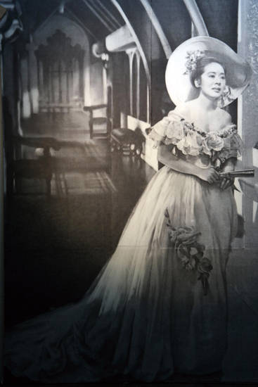 조덕현, ‘할리우드 에픽 - 레베카, 김지민’(부분). 캔버스/한지에 연필, 204 x 194cm. 2015. 사진 = 국립현대미술관