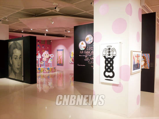 ‘비 마이 러브(Be My Love)’전이 열리는 롯데갤러리 에비뉴엘 잠실점 아트홀 전경. 사진 = 김금영 기자