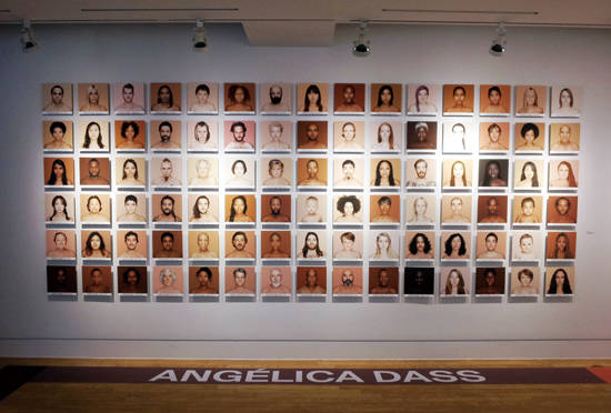 안젤리카 다스의 작품. 색을 통해 내면의 정체성을 드러내는 작업에 주목했다. 사진 = 김금영 기자