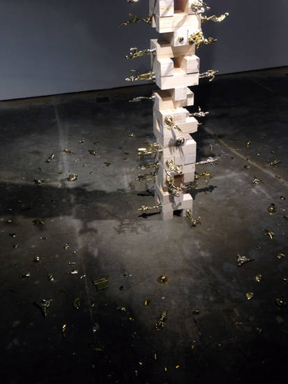 박혜수, ‘게임 월드 베스트(Game World’s Best). 가변 크기, 나무, 트로피 심벌, 체스 시계. 2016. 사진 = 윤하나 기자