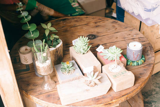 폐품과 폐목재를 업사이클링해 만든 화분. 사진 = 재주도 좋아