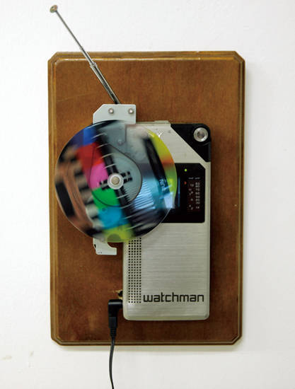 전형산, ‘노-시그널’. 35 x 20 x 8cm, 혼합 재료, 음향 설치. 2015.