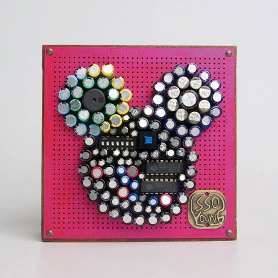 박소영 작가의 전자부품 활용 작업. 사진 = 박소영 작가