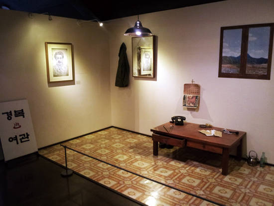 ‘대구, 경복 여관 2층 9호실’ 구역. “이중섭이 미쳤다”는 소문이 돌던 시절로, 소문을 잠재우기 위해 그린 것으로 알려진 그의 ‘자화상’을 볼 수 있다. 사진 = 김금영 기자