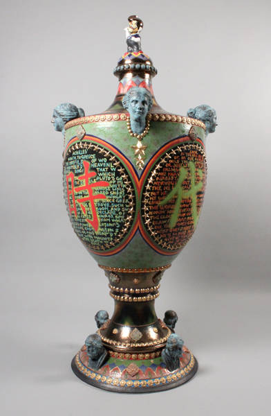 유의정, ‘시대착오(Anachronism)’. 도자기, 사진 전사, 금, 동, 79 x 79 x 165cm. 2012.(사진=갤러리 퍼플)