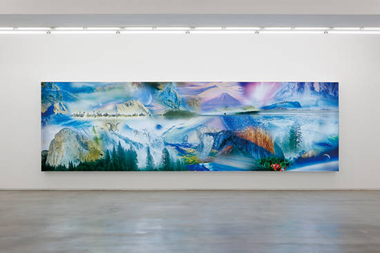 1전시실에 설치된 김성구 ‘요세미티 산에서 외골수 표범이 흰 사자와 우두머리 호랑이를 뛰어넘는다’. 사진 = 나씽 스튜디오