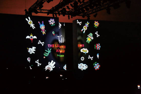 전면의 파티션에 아트놈의 애니메이션이 상영되고 있다. 사진 = 아트놈