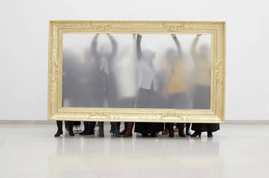 다니카 다치, ‘Safe Frame III(안전한 프레임 III)’. 알루미늄에 C프린트, 100 x 150cm, 2012. FNAC.
