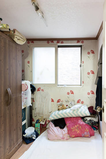 세월호를 생각하는 사진가들-노순택, ‘아이들의 방 - 3반 김영은의 방’. 피그먼트 프린트, 90×60cm. 2016.