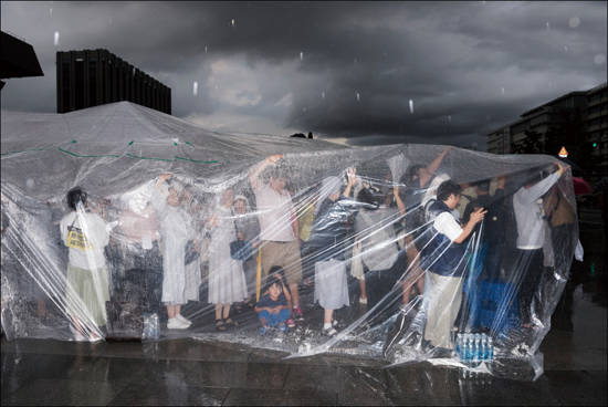 노순택, ‘허송세월 - 버려진 7시간(Mysterious 7 Hours of the Princess #CEI2601)’ 가변 크기. 2014.