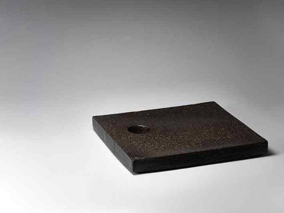 박정우, ‘물성과 비례’. 점토, 흑유, 45 x 41 x 4cm.