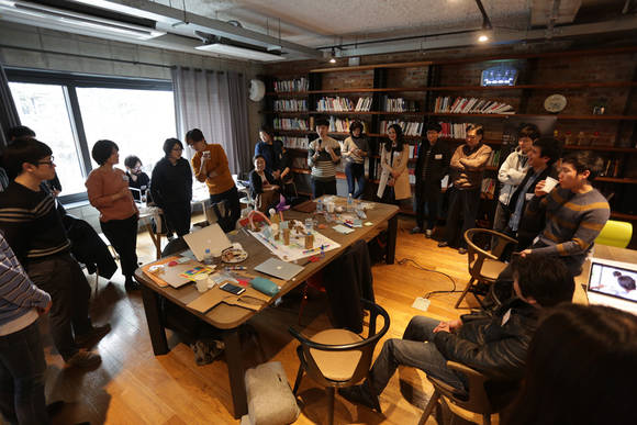 시빅해킹 해카톤 'Blackout City - 도시대정전'의 아이디어톤이 진행되는 모습. (사진 = 아트센터 나비)