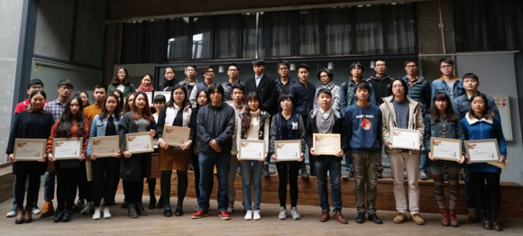 ‘펑정지에’ 작가의 장학생들. (사진 = 나주시)