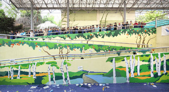 서울 송파구 가락중학교 담장에 그려진 벽화. (사진=FCA코리아)