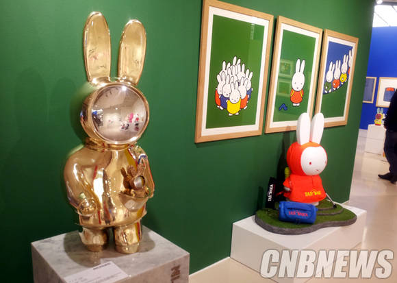 이번 전시는 국내외 아티스트들이 미피를 재해석한 작품도 전시돼 눈길을 끈다. 가장 왼쪽에 이수미 작가의 금속공예 작품으로 재탄생된 미피가 전시됐다.(사진=김금영 기자)