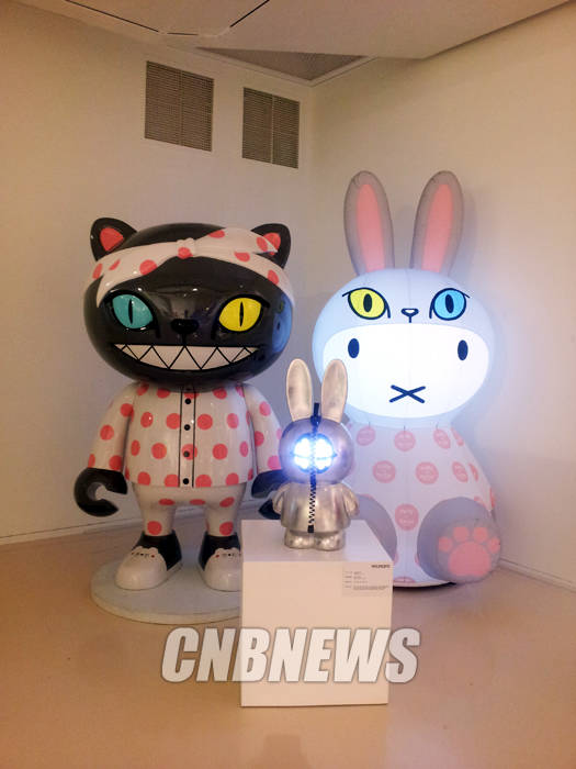 디자이너쿤은 한국의 전통 도깨비에 미피를 결합하는 시도를 이번 전시에서 선보인다.(사진=김금영 기자)