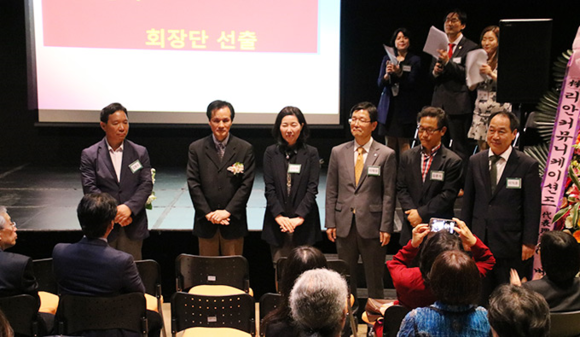 서울도슨트협회의 임원진. 좌로부터 김화수 부회장, 김문기 회장, 김인애 수석부회장, 이태성 수석부회장, 김문석 부회장, 김화수 부회장, 이익돈 사무처장. (사진 = 서울도슨트협회)