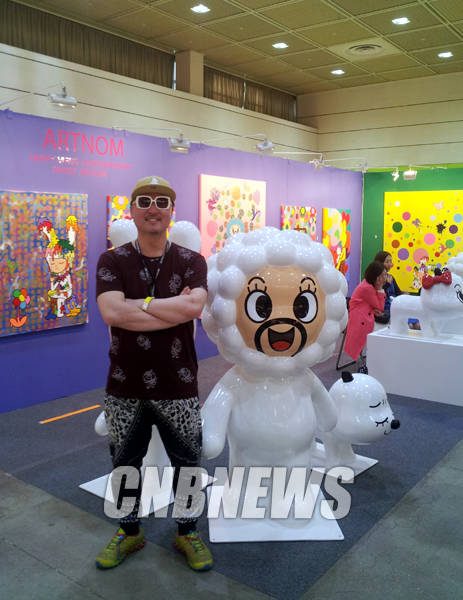 제3회 아트토이컬처에 올해 처음으로 참여한 아트놈 작가.(사진=김금영 기자)