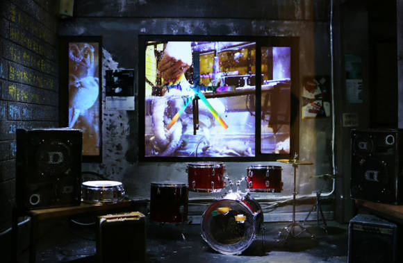 신제현, '싸이트 SSite'. 여러 젠트리피케이션 지역에서의 퍼포먼스를 기록한 영상, 00:03:00. 2016. (사진 = 군산 창작문화공간 여인숙)