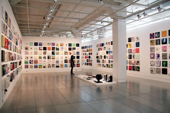 이화여자대학교 조형예술대학 2층에서 열린 이카프(ECAF)의 현장. (사진 = 이화여자대학교)