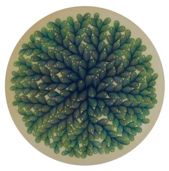 함연주, 'Blooming Ⅱ'. 스와로브스키 크리스탈, 에폭시 레진, 수채 색연필, MDF, 지름 90cm, 폭 4.3cm. 2009.