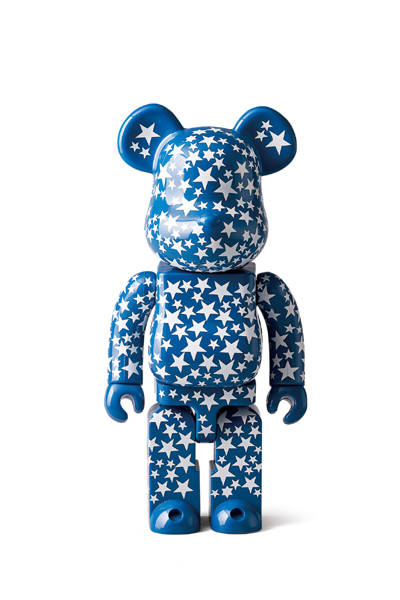 섬유 및 인테리어 디자이너 알렉산더 지라드가 디자인한 베어브릭.(사진=서울옥션)