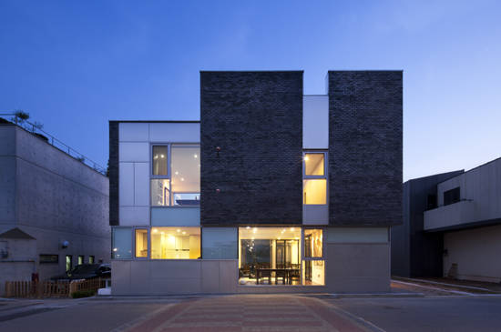 성남 판교주택단지의 이중원-이경아 건축가 작 ‘삼대헌_건축가 부부가 사는 집’. (사진=진효숙)