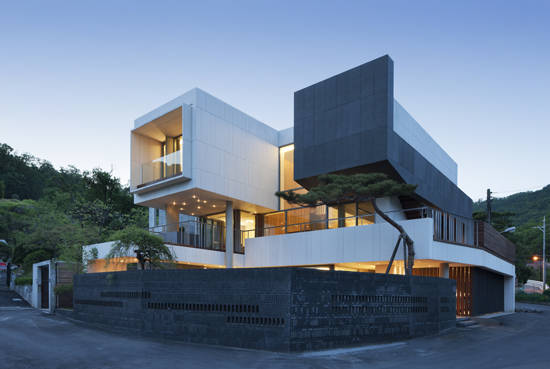 경기도 과천에 위치한 김동진 건축가의 ‘커스토마이집(Customi-Zip)’. (사진=박완순)