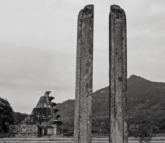 이인미, ‘미륵사지’. 디지털 프린트, 25 X 25cm(1/10 ed). 2016.