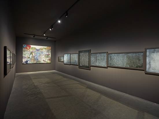 안동일의 작업 '우리의 팔도강산'과 '우아한 세계' 설치 전경.(사진=리움미술관)