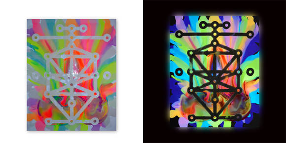 김남호 작가의 작품. 왼쪽은 빛이 있을 때, 오른쪽은 빛이 없을 때의 모습이다. (사진 = 윤아르떼)