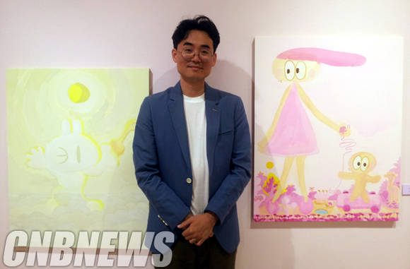 '윙크토끼 본능 미용실'을 선보이는 홍학순 작가.(사진=김금영 기자)