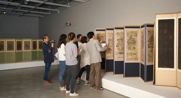 예술의전당 서예박물관에서 열리는 '조선 궁중화·민화 걸작 - 문자도·책거리'전 전시장.(사진=예술의전당)