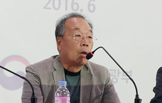 자신이 20년간 해온 위작 감정 경험을 전하며