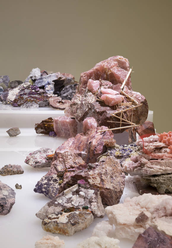 이동욱, '모두 다 흥미로운(All the Interestings)'. 가변크기, 혼합매체. 2016. (사진 = 페리지갤러리)