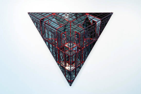 김병주, '앰비규스 월-씬(Ambiguous wall-scene) 04'. 스틸, 스테인리스 스틸, 우레탄 페인트, 100 x 87 x 20cm. 2016.