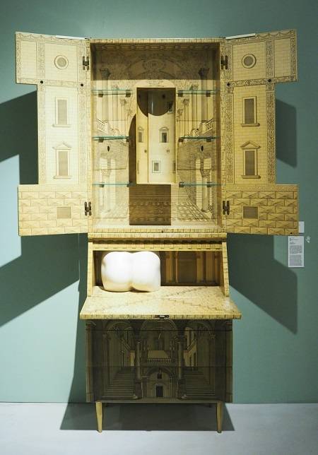 포르나세티, '장식장_Architettura(건축)'. 나무에 프린트와 옻칠. 1953. (사진=오제성)